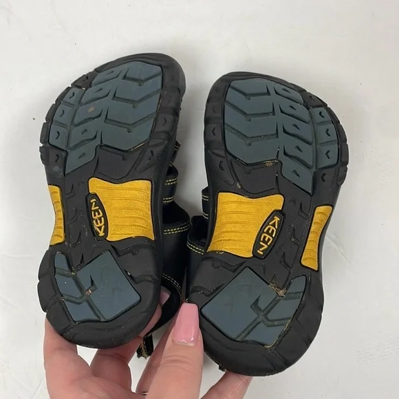Keen yellow and black Newport sandals washable flawed size 13 - Picture 4 of 8